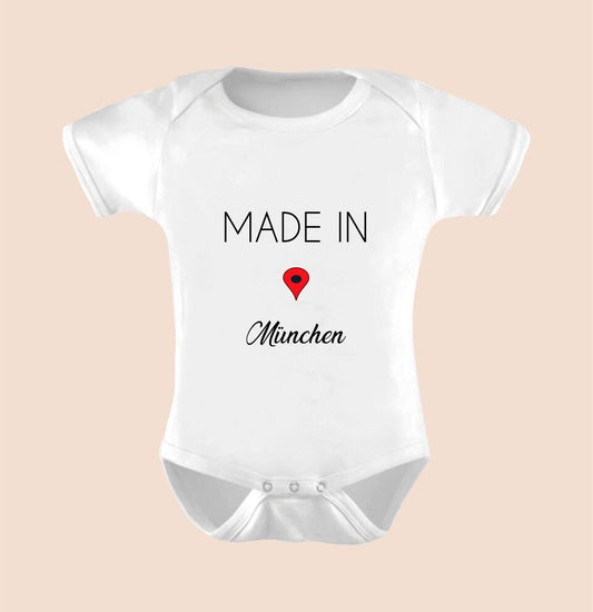MADE IN (ORT) - Personalisierbarer Baby-Body
