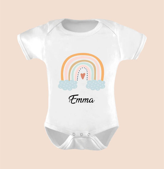 REGENBOGEN UND NAMEN - Personalisierbarer Baby-Body